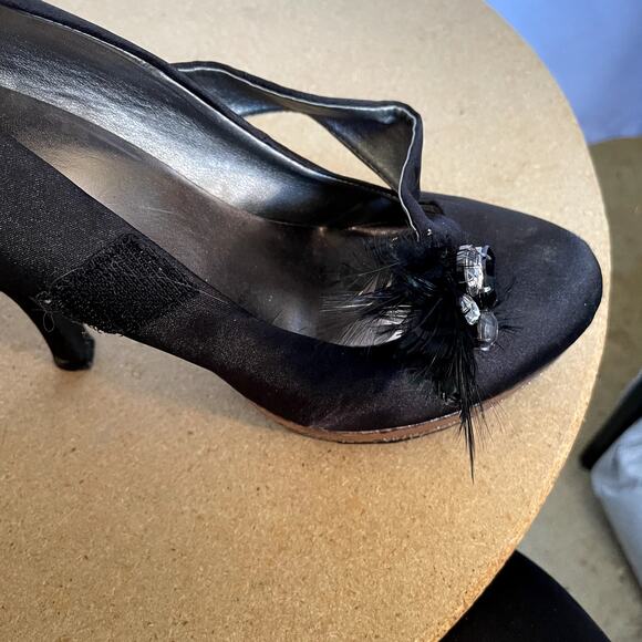 BKE Sole  Stiletto 4.5" platform 1" Size 7.5 Satin with Silver trim flower gems - Picture 7 of 13